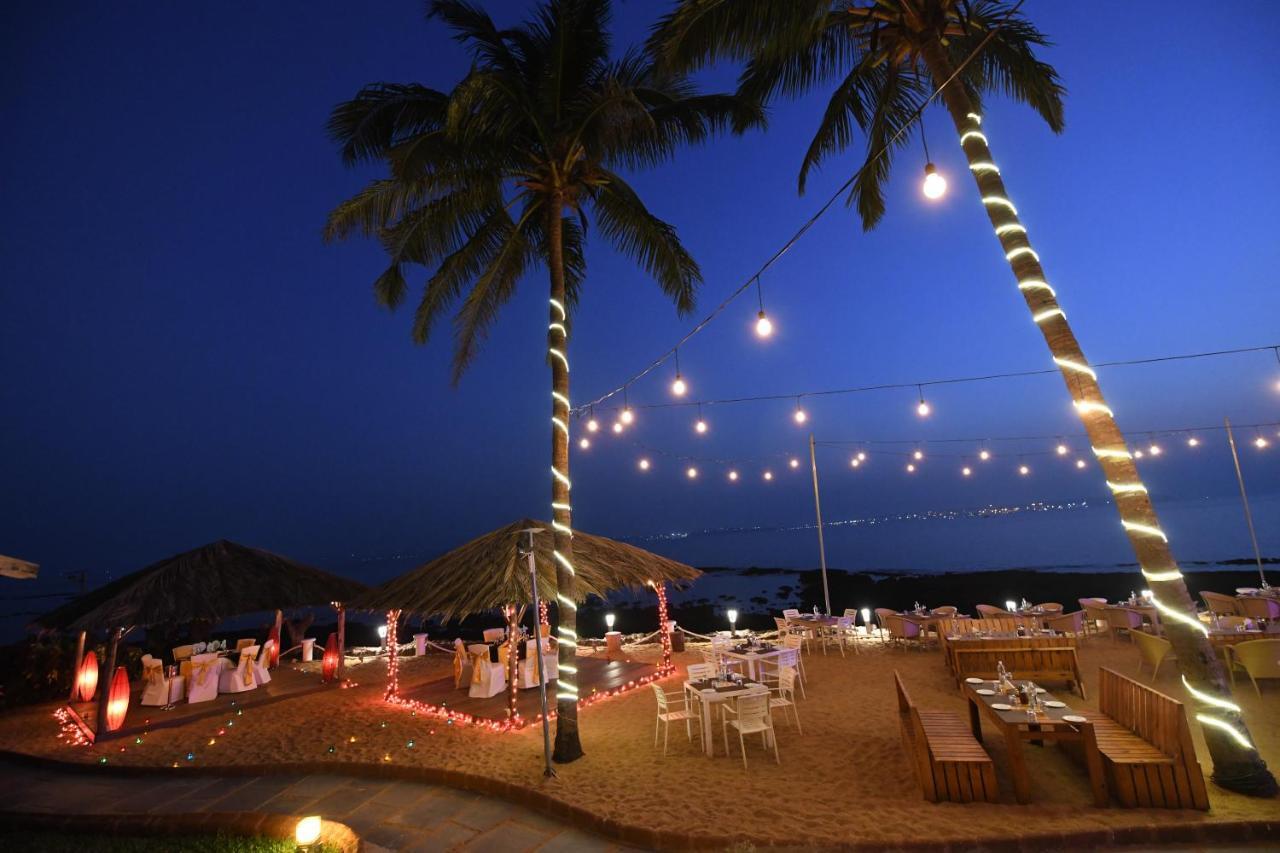 Bay 15 Hotel Panadzsi Kültér fotó
